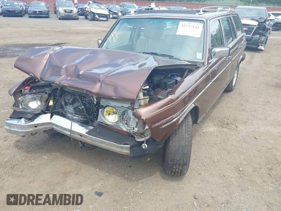 1985 Mercedes-Benz 300 с VIN WDBAB93C2FF052601, выставлен на аукционе IAAI как лот 42757148 с пробегом 227 014 миль миль и . История ставок и продаж доступна на DreamBid. Изображение 6.