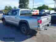 2022 Toyota Tacoma SR5 z VIN 3TMCZ5AN6NM495206, wystawiony jako IAAI lot #43164271 z przebiegiem 49 515 mil mil oraz . Historia ofert i sprzedaży dostępna na DreamBid. Obrazek 3.