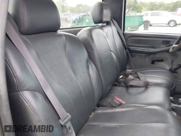 2001 Chevrolet Silverado 1500 z VIN 1GCEC14W11Z111266, wystawiony jako IAAI lot #43424667 z przebiegiem Nie podano mil oraz . Historia ofert i sprzedaży dostępna na DreamBid. Obrazek 8.