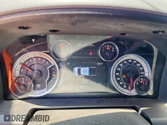 2017 Ram 1500 Big Horn z VIN 1C6RR6LT8HS513994, wystawiony jako Copart lot #63634315 z przebiegiem 50 871 mil mil oraz Czysty tytuł • Clean title. Historia ofert i sprzedaży dostępna na DreamBid. Obrazek 9.