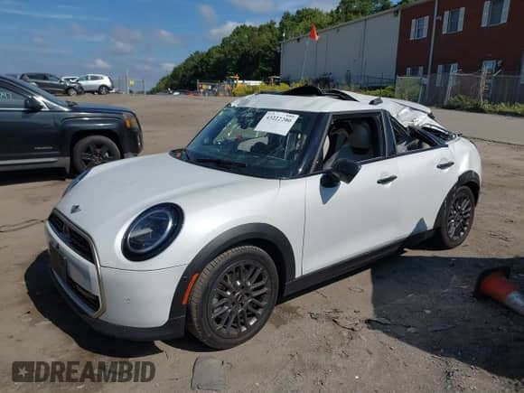 2025 MINI Hardtop with VIN WMW43GD06S2X37266, listed as a IAAI auction lot 43222200 with 1,853 mi miles and . Bid and sale history available at DreamBid. Image 20.