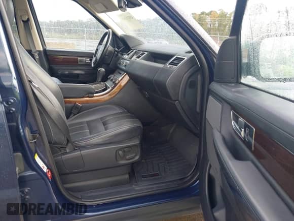 2011 Land Rover Range Rover Sport HSE Lux with VIN SALSK2D40BA271741, listed as a IAAI auction lot 43371145 with 165,382 mi miles and . Bid and sale history available at DreamBid. Image 5.