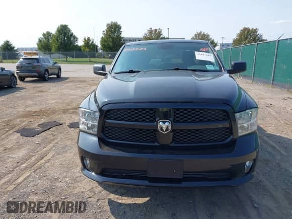 2018 Ram 1500 Tradesman z VIN 1C6RR7FGXJS138605, wystawiony jako IAAI lot #43181683 z przebiegiem 58 905 mil mil oraz . Historia ofert i sprzedaży dostępna na DreamBid. Obrazek 13.