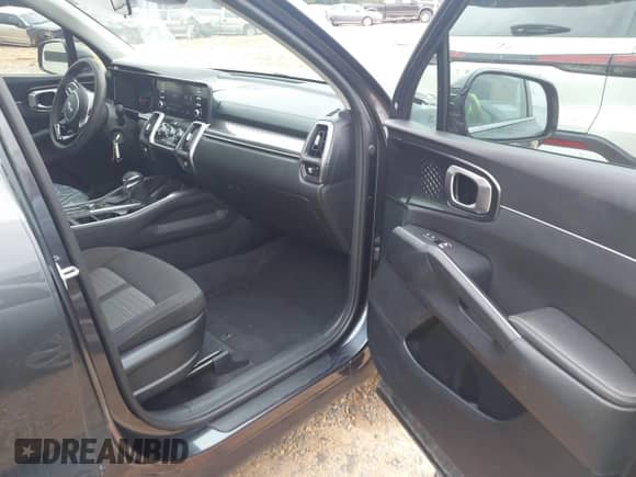 2023 Kia Sorento LX с VIN 5XYRG4LCXPG200646, выставлен на аукционе IAAI как лот 43024556 с пробегом 49 814 миль миль и . История ставок и продаж доступна на DreamBid. Изображение 5.