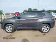 2019 Jeep Compass Latitude z VIN 3C4NJDBB5KT598911, wystawiony jako IAAI lot #42558837 z przebiegiem 100 867 mil mil oraz . Historia ofert i sprzedaży dostępna na DreamBid. Obrazek 14.