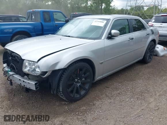 2006 Chrysler 300 C SRT-8 with VIN 2C3LA73W06H389007, listed as a IAAI auction lot 42244006 with 91,002 mi miles and . Bid and sale history available at DreamBid. Image 20.