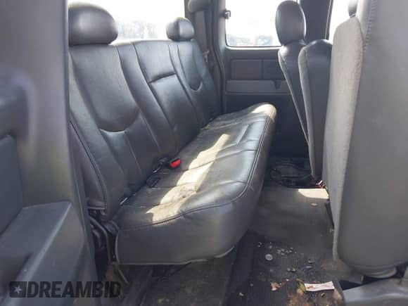 2005 Chevrolet Silverado 1500 LS z VIN 2GCEC19V951364379, wystawiony jako IAAI lot #43260409 z przebiegiem 160 813 mil mil oraz . Historia ofert i sprzedaży dostępna na DreamBid. Obrazek 8.