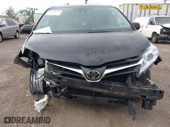 2018 Toyota Sienna LE with VIN 5TDKZ3DC4JS914769, listed as a IAAI auction lot 43350439 with 60,088 mi miles and . Bid and sale history available at DreamBid. Image 6.