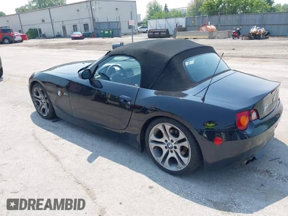 2004 BMW Z4 3.0i с VIN 4USBT53584LT26177, выставлен на аукционе IAAI как лот 42429325 с пробегом 222 293 миль миль и . История ставок и продаж доступна на DreamBid. Изображение 3.