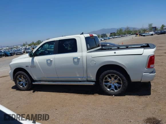 2017 Ram 1500 Limited z VIN 1C6RR7PT0HS560520, wystawiony jako IAAI lot #42294146 z przebiegiem 106 187 mil mil oraz . Historia ofert i sprzedaży dostępna na DreamBid. Obrazek 14.