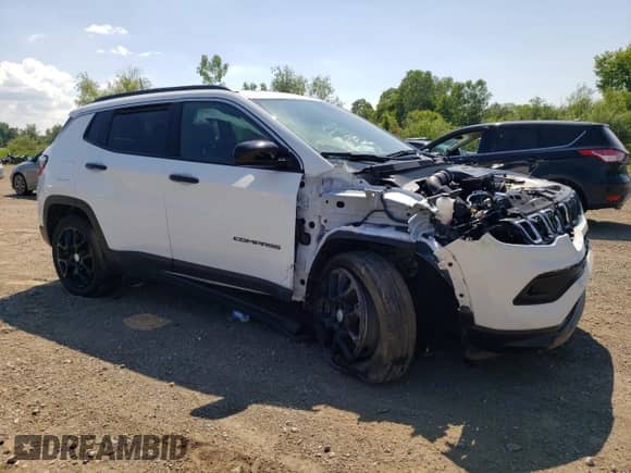 2024 Jeep Compass Latitude Lux с VIN 3C4NJDFN5RT579970, выставлен на аукционе Copart как лот 63018115 с пробегом 11 683 миль миль и Списание • Salvage title. История ставок и продаж доступна на DreamBid. Изображение 4.