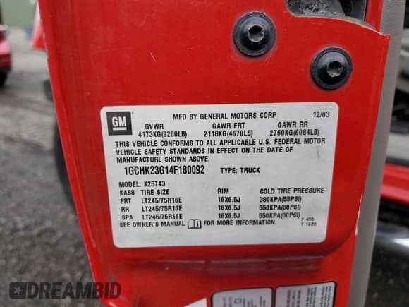 2004 Chevrolet Silverado 2500HD LT3 z VIN 1GCHK23G14F180092, wystawiony jako Copart lot #90902515 z przebiegiem Nie podano mil oraz Szkoda całkowita • Salvage title. Historia ofert i sprzedaży dostępna na DreamBid. Obrazek 14.