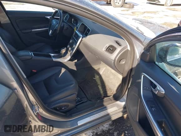 2017 Volvo S60 Inscription с VIN LYV402HKXHB137304, выставлен на аукционе IAAI как лот 41415830 с пробегом 140 598 миль миль и . История ставок и продаж доступна на DreamBid. Изображение 5.