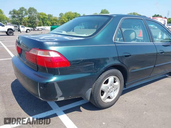 2000 Honda Accord EX with VIN 1HGCG1656YA084883, listed as a IAAI auction lot 42997773 with 267,369 mi miles and . Bid and sale history available at DreamBid. Image 4.
