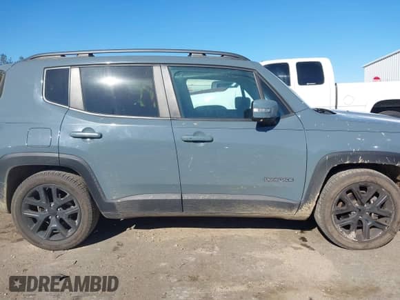 2017 Jeep Renegade Latitude z VIN ZACCJABB4HPG16935, wystawiony jako IAAI lot #41843666 z przebiegiem 37 835 mil mil oraz . Historia ofert i sprzedaży dostępna na DreamBid. Obrazek 13.