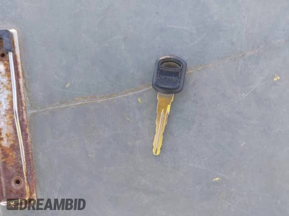 1996 GMC Sierra 1500 с VIN 1GTEC14W5TZ505114, выставлен на аукционе IAAI как лот 41804874 с пробегом 261 989 миль миль и . История ставок и продаж доступна на DreamBid. Изображение 11.