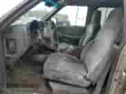 2001 Chevrolet Blazer LT z VIN 1GNCS13W012128782, wystawiony jako Copart lot #88874775 z przebiegiem 253 789 mil mil oraz Szkoda całkowita • Salvage title. Historia ofert i sprzedaży dostępna na DreamBid. Obrazek 7.