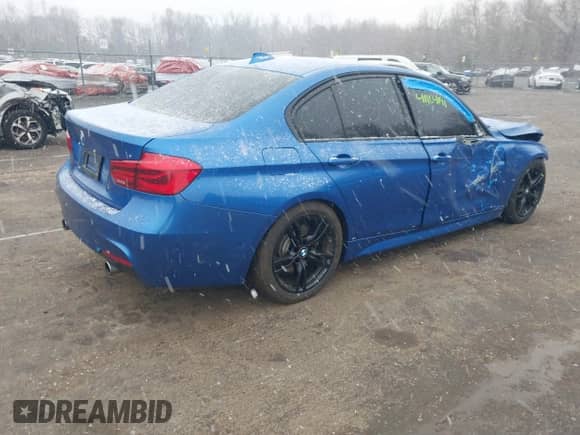 2018 BMW 3 Series 340i xDrive с VIN WBA8B7G5XJNU94781, выставлен на аукционе IAAI как лот 41104191 с пробегом 45 373 миль миль и . История ставок и продаж доступна на DreamBid. Изображение 4.