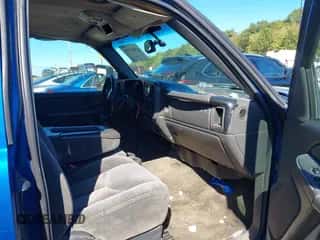 2004 Chevrolet Silverado 1500 Z71 with VIN 2GCEK19T541149582, listed as a IAAI auction lot 43407105 with 338,876 mi miles and . Bid and sale history available at DreamBid. Image 5.