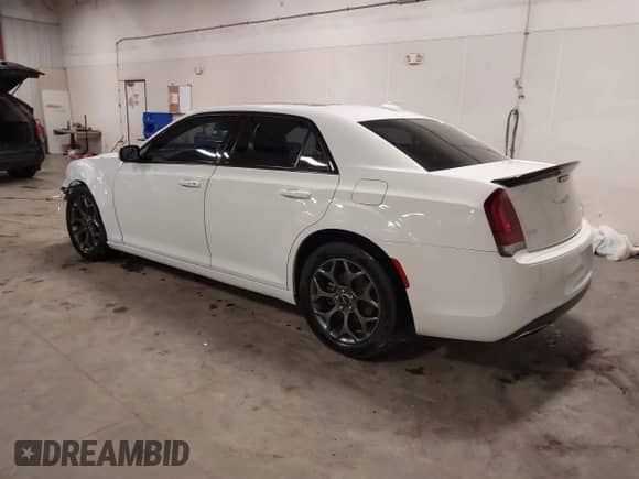 2018 Chrysler 300 S z VIN 2C3CCAGG4JH165662, wystawiony jako IAAI lot #42316104 z przebiegiem 73 767 mil mil oraz . Historia ofert i sprzedaży dostępna na DreamBid. Obrazek 3.