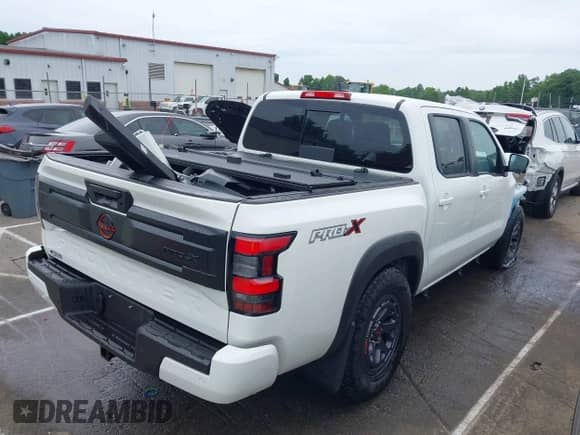 2025 Nissan Frontier SV с VIN 1N6ED1EJ8SN610734, выставлен на аукционе IAAI как лот 42210100 с пробегом 8 465 миль миль и . История ставок и продаж доступна на DreamBid. Изображение 4.