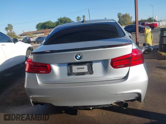 2018 BMW 3 Series 330i with VIN WBA8B9G56JNU99522, listed as a IAAI auction lot 43379327 with 89,600 mi miles and . Bid and sale history available at DreamBid. Image 17.