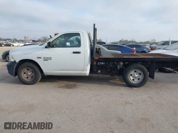 2019 Ram 1500 Tradesman z VIN 3C6JR6DT0KG522330, wystawiony jako IAAI lot #41789462 z przebiegiem 91 347 mil mil oraz . Historia ofert i sprzedaży dostępna na DreamBid. Obrazek 14.