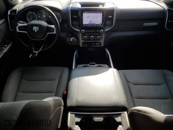 2022 Ram 1500 Big Horn z VIN 1C6RREBG5NN452239, wystawiony jako Copart lot #80565435 z przebiegiem 13 626 mil mil oraz Czysty tytuł • Clean title. Historia ofert i sprzedaży dostępna na DreamBid. Obrazek 8.