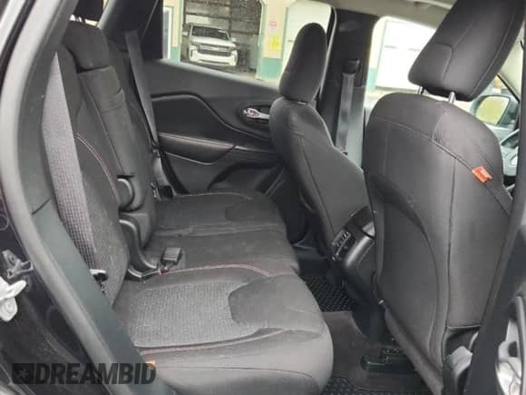 2016 Jeep Cherokee Latitude с VIN 1C4PJMCB5GW289447, выставлен на аукционе Copart как лот 85540945 с пробегом 192 879 миль миль и Списание • Salvage title. История ставок и продаж доступна на DreamBid. Изображение 10.