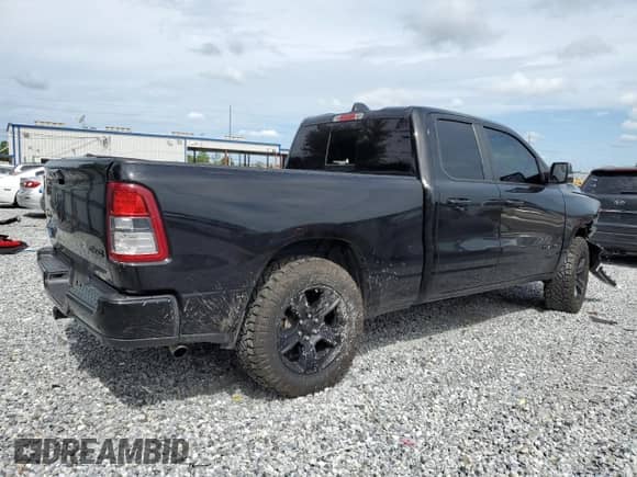 2022 Ram 1500 Big Horn z VIN 1C6RRFBG4NN238767, wystawiony jako Copart lot #71562605 z przebiegiem 84 332 mil mil oraz Szkoda całkowita • Salvage title. Historia ofert i sprzedaży dostępna na DreamBid. Obrazek 3.