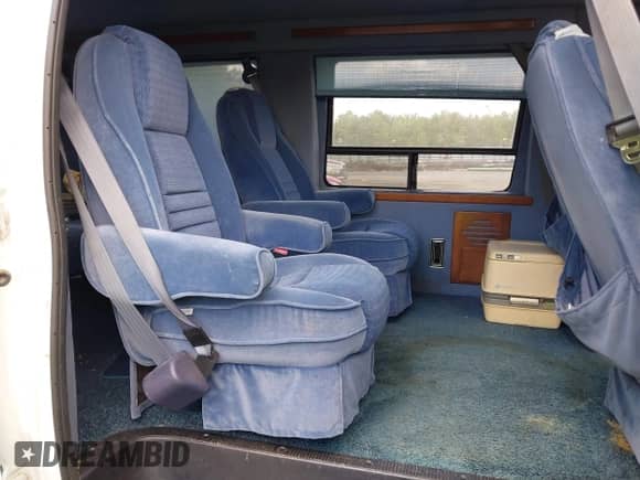 1996 Ford Econoline Cargo with VIN 1FDEE14H0THB33890, listed as a IAAI auction lot 42460711 with 283,645 mi miles and . Bid and sale history available at DreamBid. Image 8.