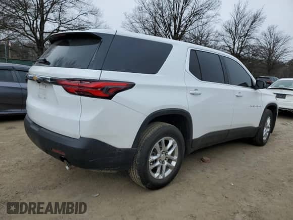 2022 Chevrolet Traverse LS z VIN 1GNEVFKW3NJ194785, wystawiony jako Copart lot #89382785 z przebiegiem 30 809 mil mil oraz Szkoda całkowita • Salvage title. Historia ofert i sprzedaży dostępna na DreamBid. Obrazek 3.