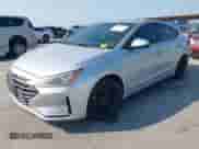 2019 Hyundai Elantra SEL z VIN KMHD84LF1KU866430, wystawiony jako IAAI lot #42922783 z przebiegiem 134 510 mil mil oraz . Historia ofert i sprzedaży dostępna na DreamBid. Obrazek 2.
