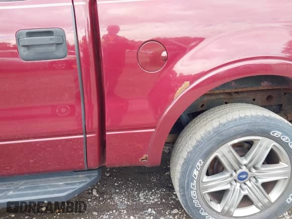 2004 Ford F-150 XLT z VIN 1FTPW145X4KC33015, wystawiony jako IAAI lot #43413631 z przebiegiem 156 838 mil mil oraz . Historia ofert i sprzedaży dostępna na DreamBid. Obrazek 6.