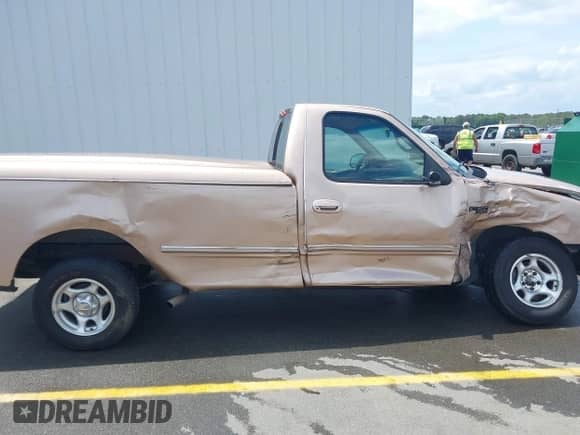 1997 Ford F-150 с VIN 1FTDF17W9VNA84250, выставлен на аукционе IAAI как лот 42149320 с пробегом 85 297 миль миль и . История ставок и продаж доступна на DreamBid. Изображение 13.