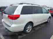 2005 Toyota Sienna XLE z VIN 5TDBA22C65S041181, wystawiony jako IAAI lot #42928380 z przebiegiem 268 568 mil mil oraz . Historia ofert i sprzedaży dostępna na DreamBid. Obrazek 4.