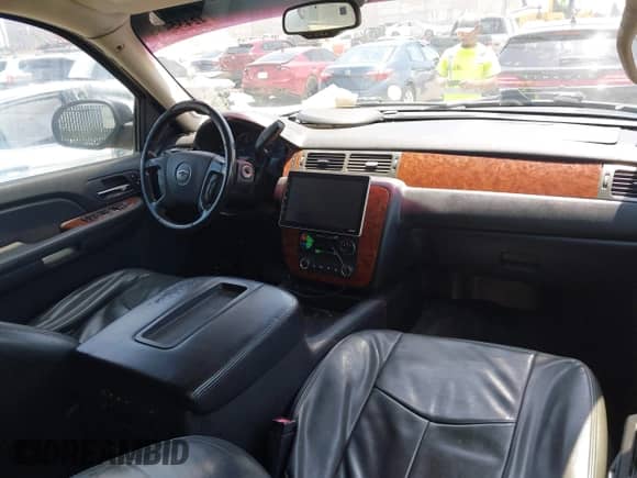 2007 Chevrolet Suburban LT z VIN 1GNFK16317R179979, wystawiony jako IAAI lot #42435485 z przebiegiem 145 505 mil mil oraz . Historia ofert i sprzedaży dostępna na DreamBid. Obrazek 5.