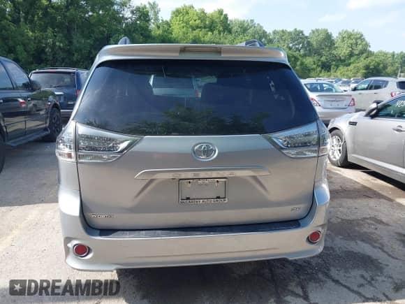2016 Toyota Sienna SE with VIN 5TDXK3DC1GS739285, listed as a IAAI auction lot 42570433 with 143,382 mi miles and . Bid and sale history available at DreamBid. Image 16.