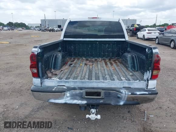 2005 Chevrolet Silverado 1500 LS с VIN 2GCEC13T351239322, выставлен на аукционе IAAI как лот 42450946 с пробегом Не указан миль и . История ставок и продаж доступна на DreamBid. Изображение 15.