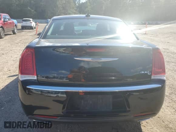 2016 Chrysler 300 Limited с VIN 2C3CCAAG1GH208002, выставлен на аукционе Copart как лот 86177985 с пробегом 191 707 миль миль и Списание • Salvage title. История ставок и продаж доступна на DreamBid. Изображение 6.