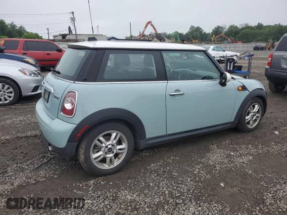 2013 MINI Hardtop with VIN WMWSU3C55DT546767, listed as a Copart auction lot 61287115 with 181,711 mi miles and Clean title. Bid and sale history available at DreamBid. Image 3.