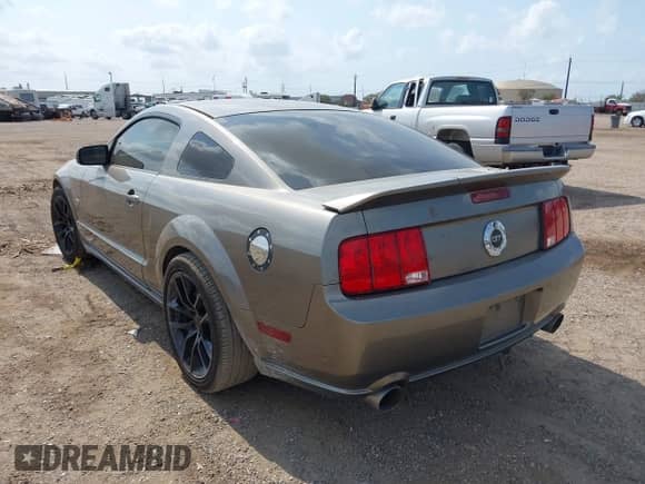2005 Ford Mustang GT Deluxe с VIN 1ZVFT82H155236134, выставлен на аукционе IAAI как лот 42336089 с пробегом 112 668 миль миль и . История ставок и продаж доступна на DreamBid. Изображение 3.