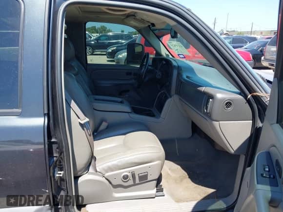 2005 Chevrolet Avalanche LS z VIN 3GNEK12Z65G268322, wystawiony jako IAAI lot #43145824 z przebiegiem 277 887 mil mil oraz . Historia ofert i sprzedaży dostępna na DreamBid. Obrazek 5.