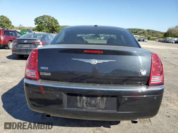 2010 Chrysler 300 C z VIN 2C3CK6CT8AH115513, wystawiony jako Copart lot #74363864 z przebiegiem 250 427 mil mil oraz Nie do naprawy • Non repairable. Historia ofert i sprzedaży dostępna na DreamBid. Obrazek 6.