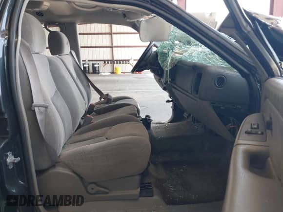 2004 Chevrolet Tahoe LT with VIN 1GNEC13Z44J281790, listed as a IAAI auction lot 42660028 with 204,379 mi miles and . Bid and sale history available at DreamBid. Image 5.