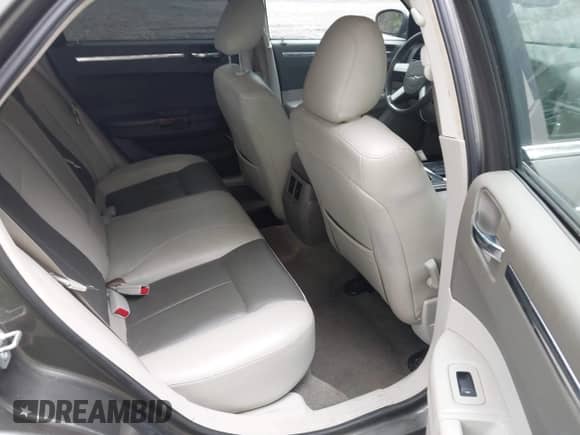 2008 Chrysler 300 Touring с VIN 2C3LA53G68H259202, выставлен на аукционе IAAI как лот 42903268 с пробегом 105 913 миль миль и . История ставок и продаж доступна на DreamBid. Изображение 8.