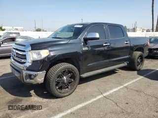 2017 Toyota Tundra Platinum с VIN 5TFAY5F15HX635308, выставлен на аукционе Copart как лот 74511744 с пробегом 112 818 миль миль и Чистый • Clean title. История ставок и продаж доступна на DreamBid. Изображение 1.