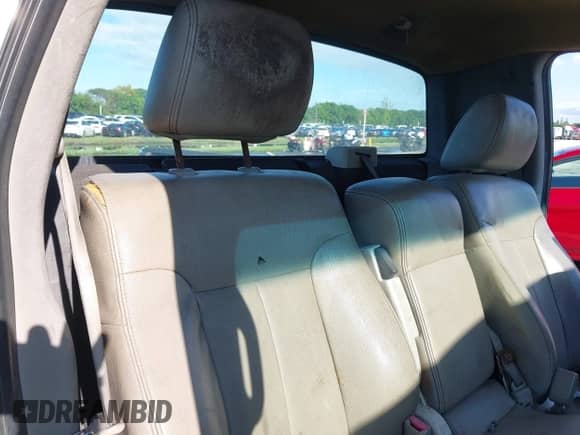 2010 Ford F-150 XL с VIN 1FTMF1CW2AKA82583, выставлен на аукционе IAAI как лот 43390488 с пробегом Не указан миль и . История ставок и продаж доступна на DreamBid. Изображение 8.