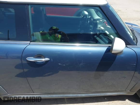 2009 MINI Hardtop with VIN WMWMF33509TW78295, listed as a IAAI auction lot 42293731 with 105,109 mi miles and . Bid and sale history available at DreamBid. Image 13.