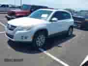 2010 Volkswagen Tiguan с VIN WVGAV9AX0AW510512, выставлен на аукционе IAAI как лот 42532527 с пробегом 193 910 миль миль и . История ставок и продаж доступна на DreamBid. Изображение 2.